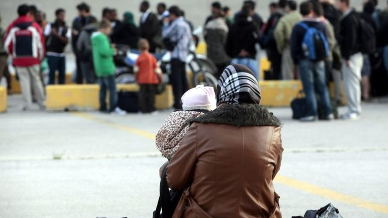 Τουλάχιστον  4.000 πρόσφυγες έφτασαν το πρωί στον Πειραιά
