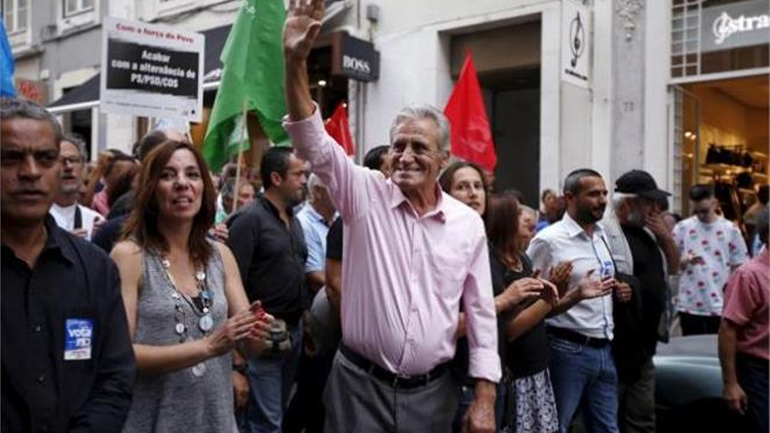 Πορτογαλία: Συμφωνία Κομμουνιστών και Σοσιαλιστών για να πέσει η δεξιά κυβέρνηση