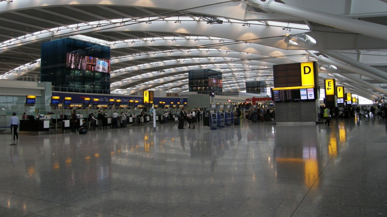 Βρετανία: Επανεξέταση των μέτρων ασφαλείας στα αεροδρόμια