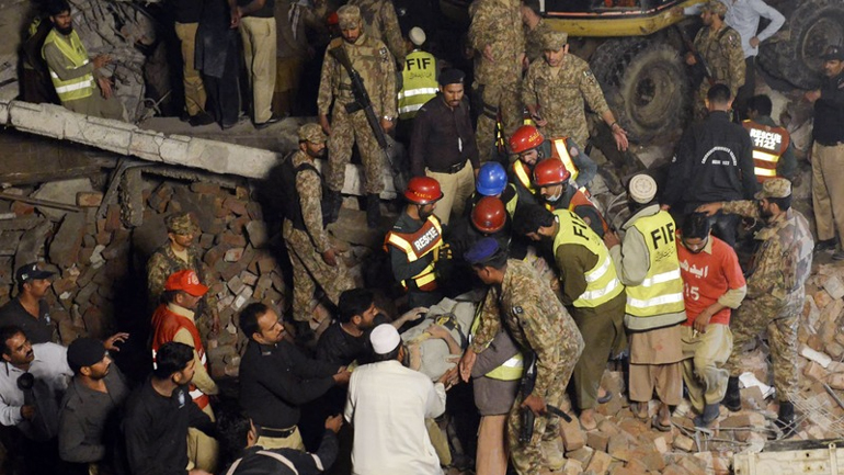 Πακιστάν: Στους 44 οι νεκροί από την κατάρρευση εργοστασίου στη Λαχώρη