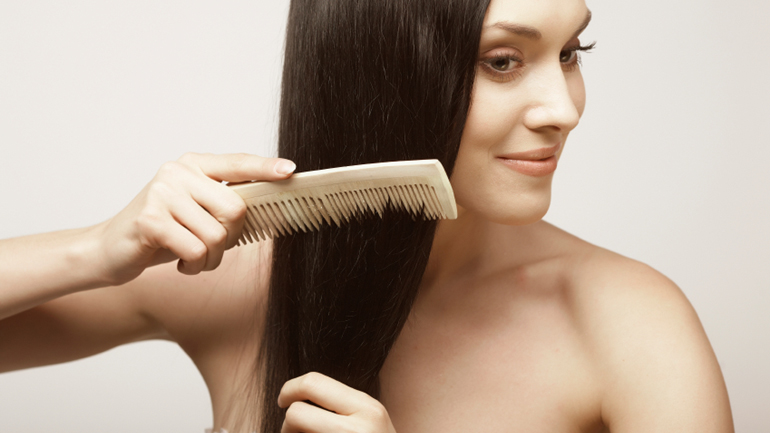 Προλάβετε την πτώση των μαλλιών με φύλλα τσαγιού και χυμό λεμονιού!