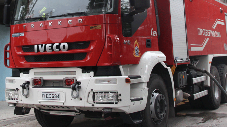 Πάτρα: Φωτιά τυλίχθηκε στις φλόγες εν κινήσει