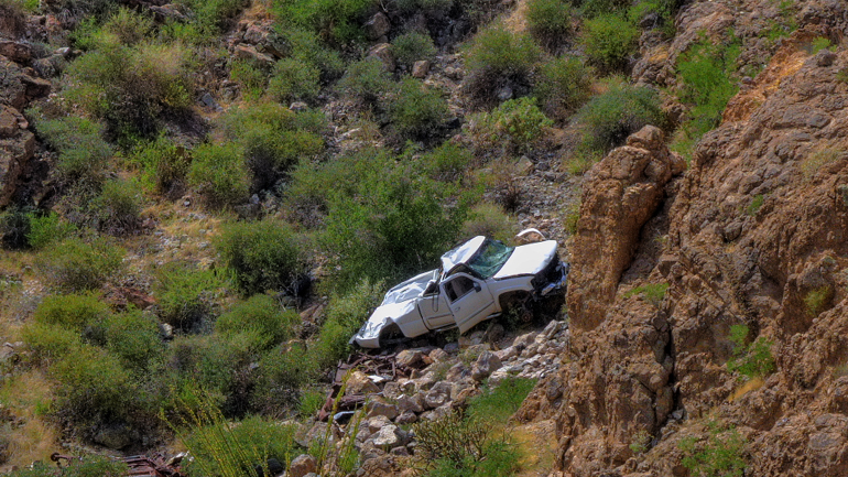 Ι.Χ. έπεσε σε γκρεμό – Νεκρός ο οδηγός