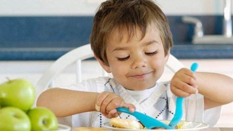 Πώς να διδάξετε στο παιδί σας τους καλούς τρόπους