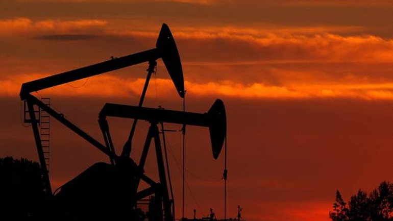 IEA: Στα 80 δολάρια το βαρέλι η τιμή του πετρελαίου το 2020