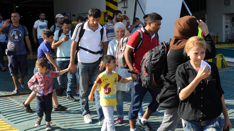 Στο λιμάνι του Πειραιά πάνω από 5.500 πρόσφυγες