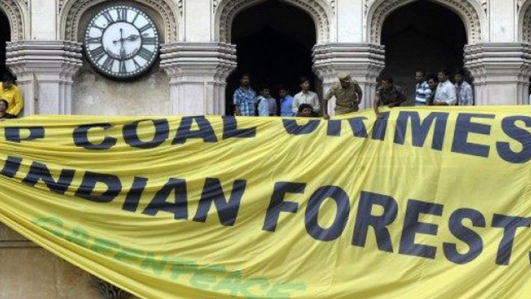 Οι ινδικές αρχές προσπαθούν να κλείσουν την τοπική Greenpeace