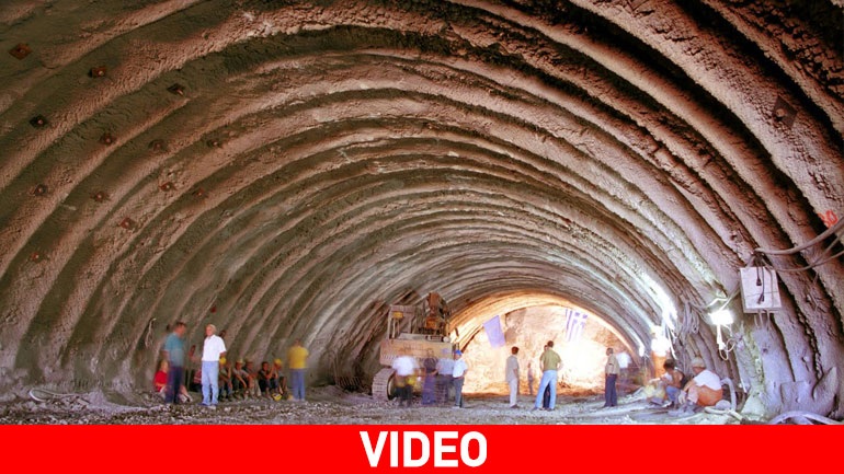 Εντυπωσιακή έκρηξη στις σήραγγες της Κλόκοβας
