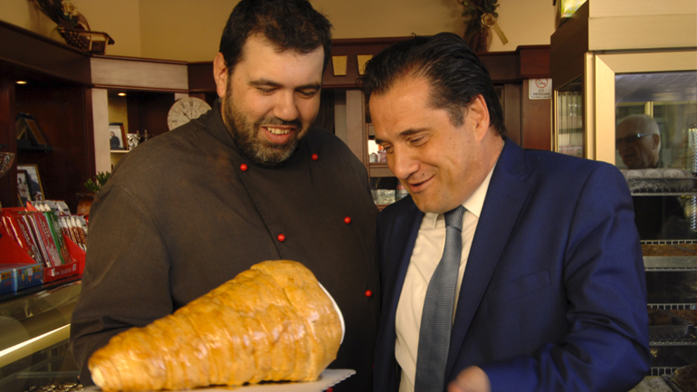 Ο λιχούδης υποψήφιος και το κορνέ…