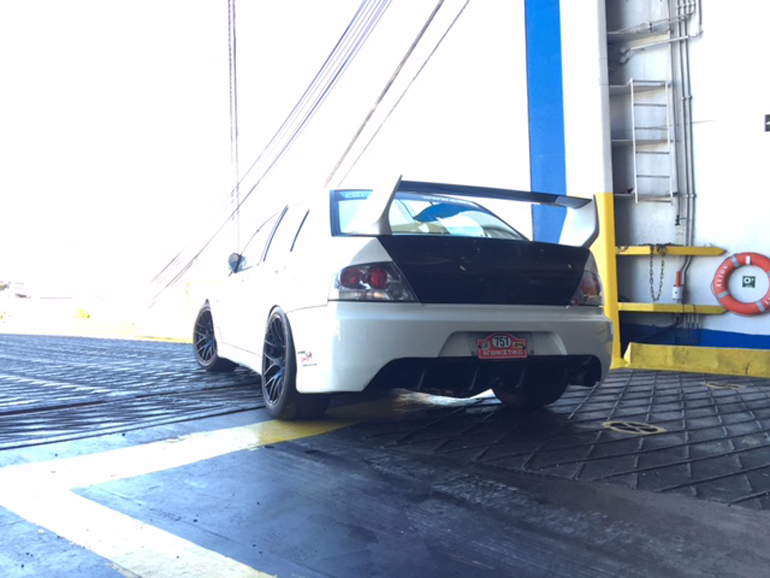 Το γνωστό Mitsubishi EVO του Κώστα Πατσουρέα μπήκε στο πλοίο της γραμμής και ταξιδεύει για την Κύπρο