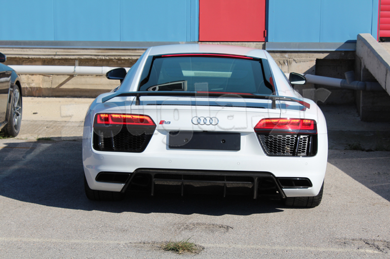 Το Audi R8 των 540 ίππων είναι και αυτό εδώ...