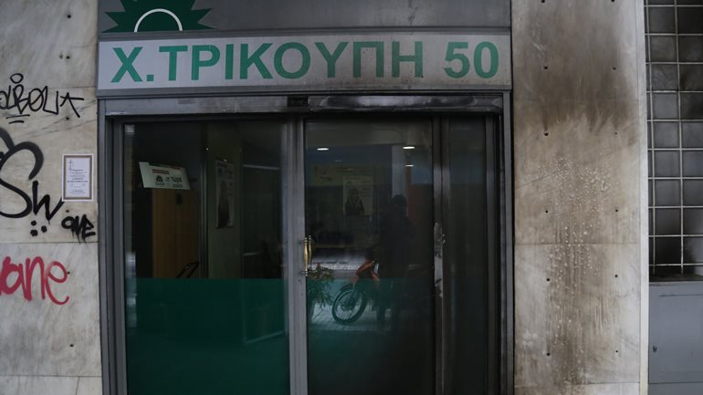 Επίθεση με βόμβες μολότοφ στα γραφεία του ΠΑΣΟΚ