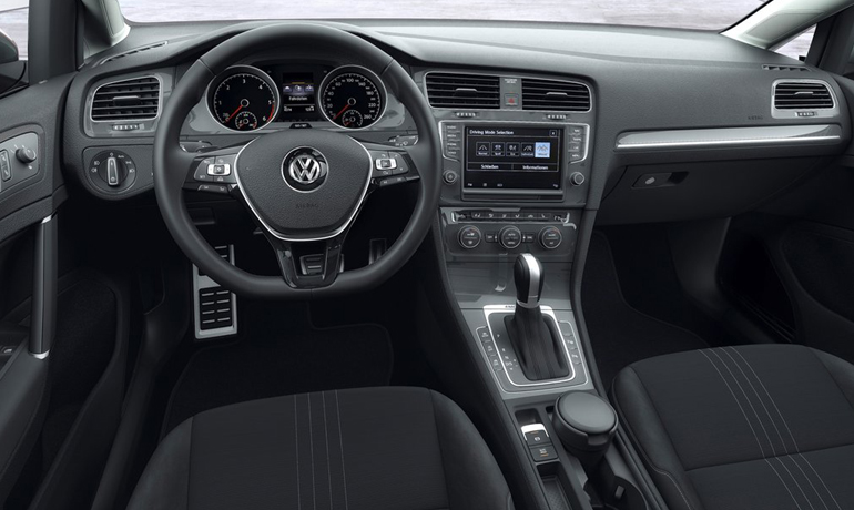 Σωστή θέση οδήγησης και εργονομικά τοποθετημένα τα κουμπιά και οι διακόπτες