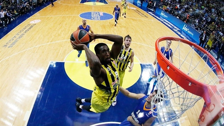 Μόνη πρώτη η Φενέρ, 88-83 την Χίμκι