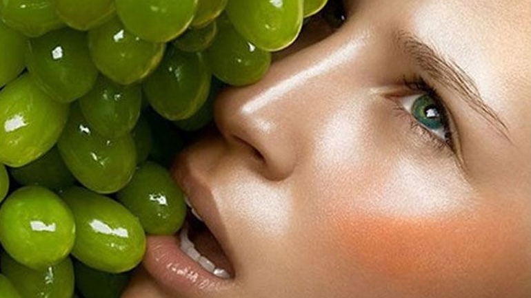 Ποιο φρούτο κάνει απίστευτη σύσφιξη προσώπου;