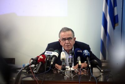 Παράλληλα, στην παρουσίασή του, ο κ. Μουζάλας έδειξε και τις διαδρομές που ακολουθούν οι πρόσφυγες για να φτάσουν στα ελληνικά νησιά. 