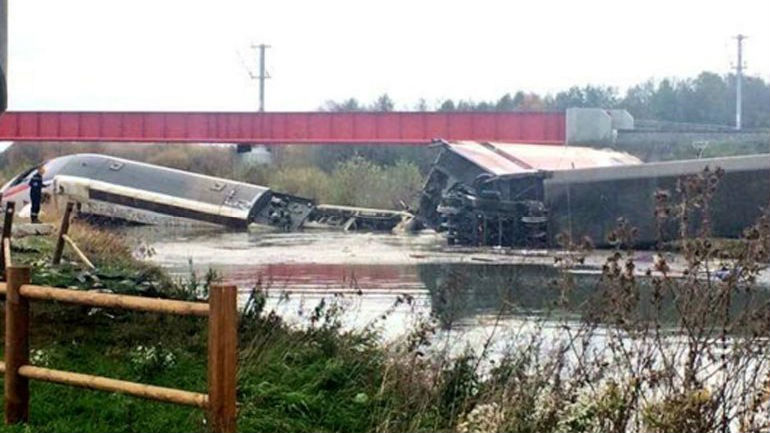 Γαλλία: Τουλάχιστον 10 νεκροί από τον εκτροχιασμό τρένου