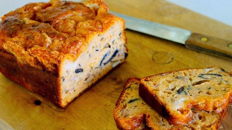 Κέικ με τυριά και μανιτάρια