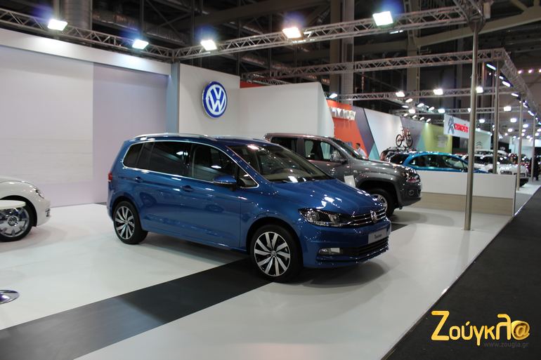 Η νέα γενιά του VW Touran είναι διαθέσιμη με 7 θέσεις...