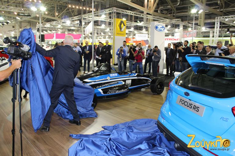 Αποκαλυπτήρια για το μονοθέσιο με τον κινητήρα του 1.0 μόλις λίτρου και τους εκπληκτικούς χρόνους στο Νίρμπουργκρινγκ... Στα δεξιά δεσπόζει η αεροτομάρα του Focus RS...