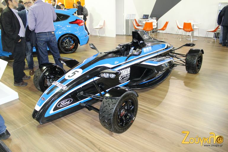 To συγκεκριμένο φορά κινητληρα 1.0 λίτρου της Ford και έχει εκρηκτικές επιδόσεις.... Άσε που μπορεί να κιυκλοφορήσει και στο δρόμο αφού το είδαμε και με πινακίδα!