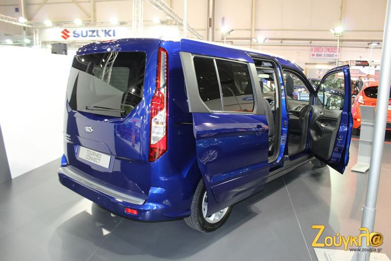 Στην έκθεση υπάρχουν και αρκετά επαγγελματικά οχήματα...