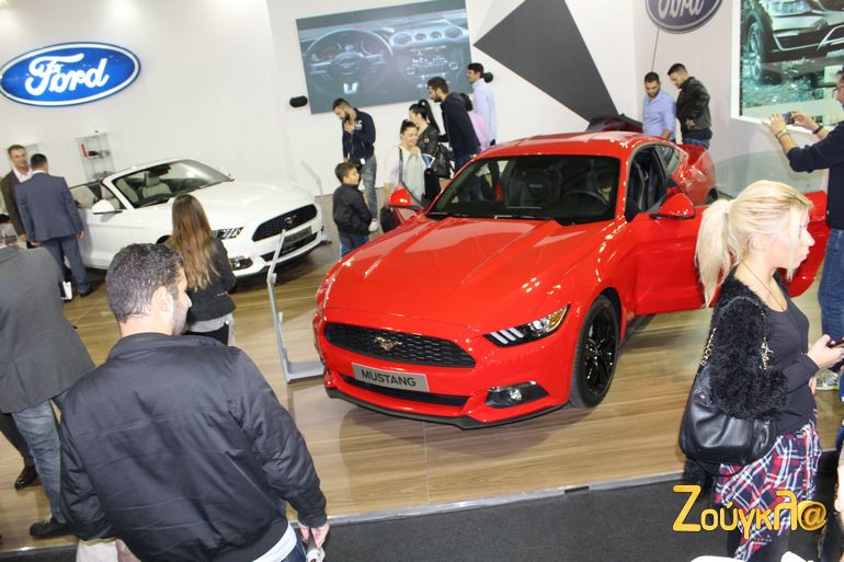 Με το που άνοιξε η έκθεση έγινε χαμός στο περίπτερο της Ford λόγω... Mustang!