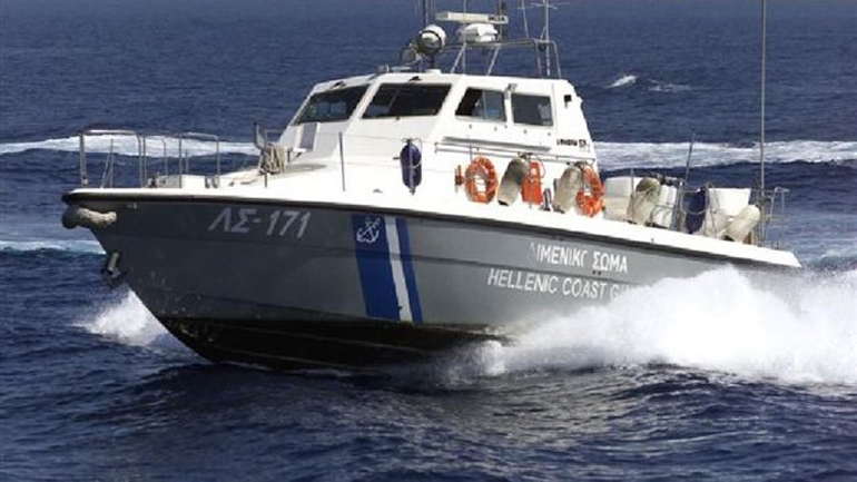 Εντοπίστηκαν 120 πρόσφυγες σε ξύλινο σκάφος βορειοανατολικά της Σαμοθράκης