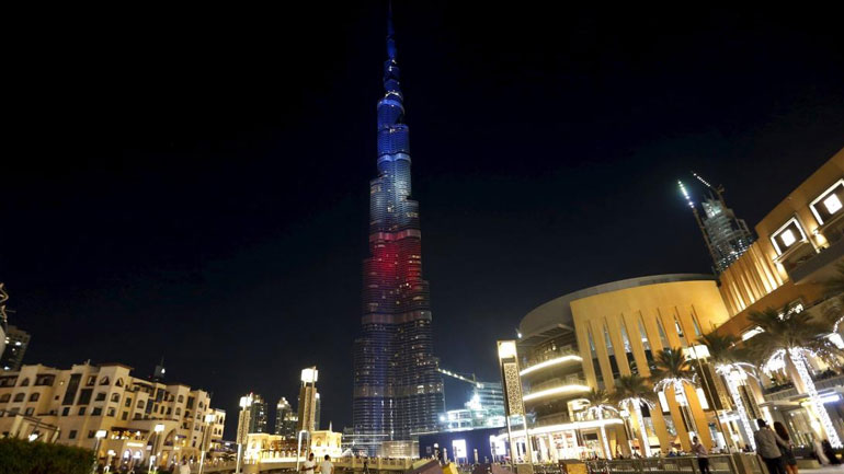 Στα χρώματα της γαλλικής σημαίας το Μπουρτζ Χαλίφα στο Ντουμπάι