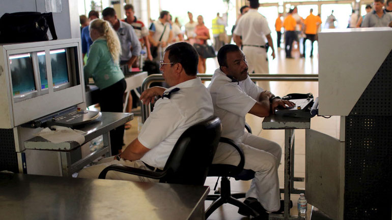 Αίγυπτος: Συνελήφθησαν δύο υπάλληλοι αεροδρομίου για τη βόμβα στο ρωσικό αεροσκάφος