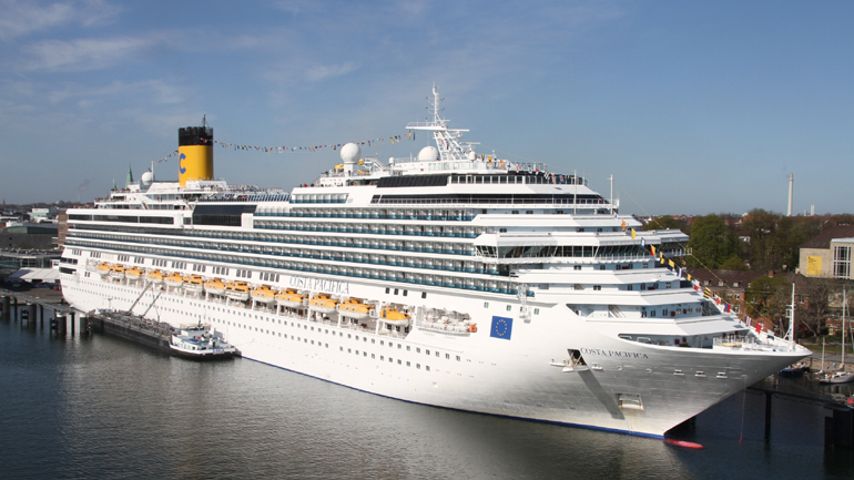 Στο λιμάνι του Βόλου το «Costa Pacifica»