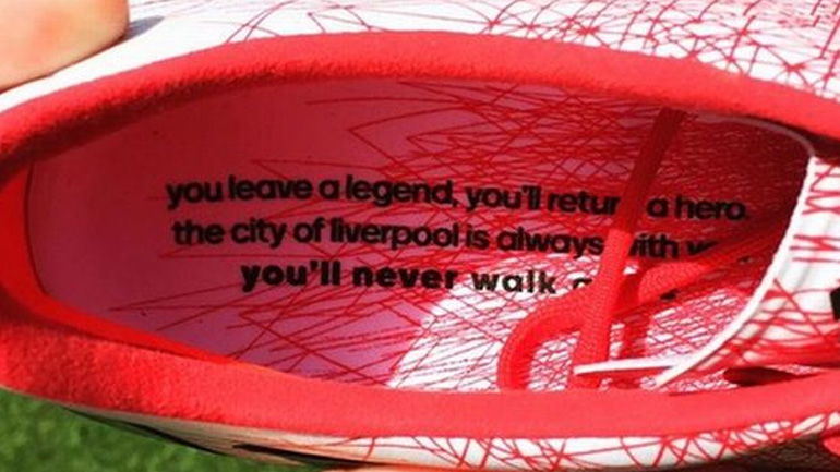 Πουλήθηκαν  57.250 ευρώ τα παπούτσια του Τζέραρντ