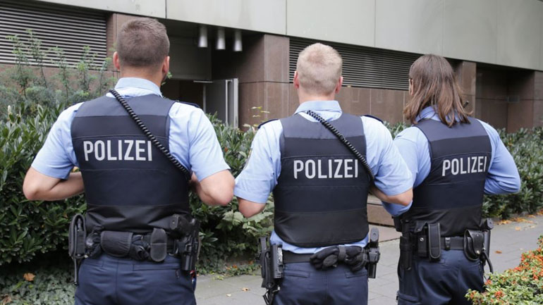 Τρεις συλλήψεις στη Γερμανία για τις επιθέσεις στο Παρίσι Τρεις συλλήψεις στη Γερμανία για τις επιθέσεις στο Παρίσι