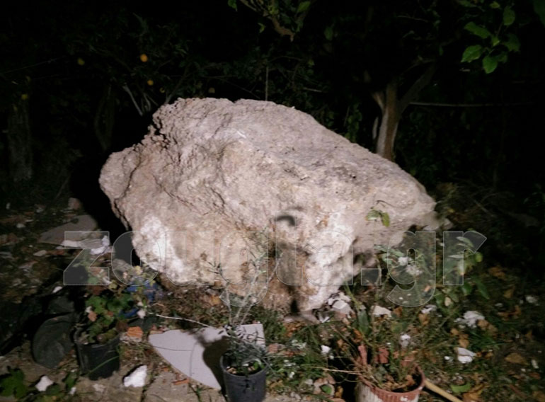 Ο βράχος που αποκολλήθηκε και διαπέρασε το σπίτι στο Πόντι Λευκάδας