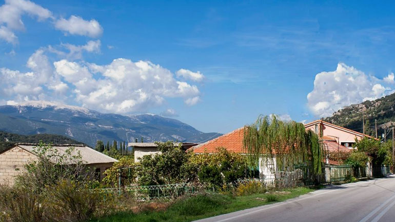 Δέκα σπίτια εκκενώθηκαν στη βόρεια Κεφαλονιά