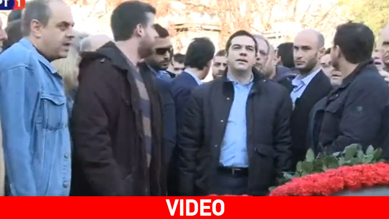 Κατέθεσε στεφάνι ο Τσίπρας στο μνημείο των νεκρών του Πολυτεχνείου