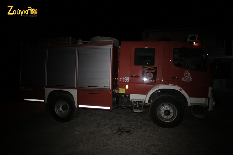 Πυροσβεστικό όχημα στο χωριό Αθάνι