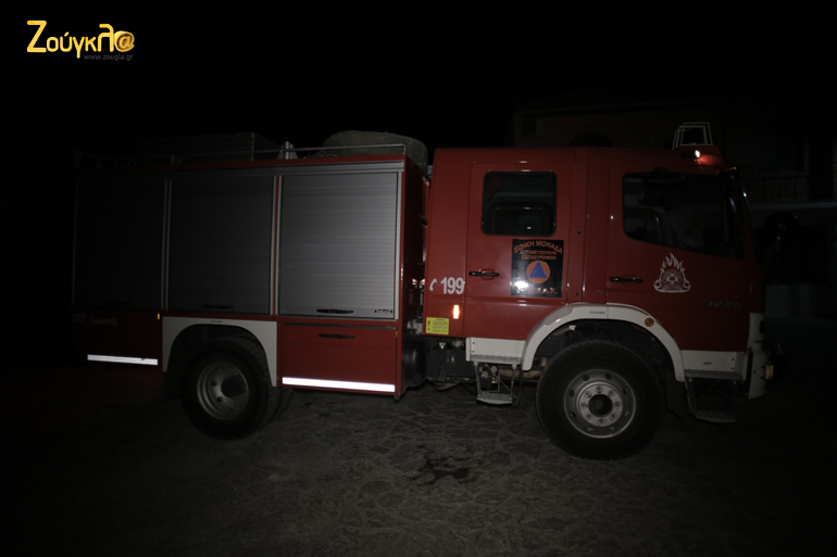 Πυροσβεστικό όχημα στο χωριό Αθάνι