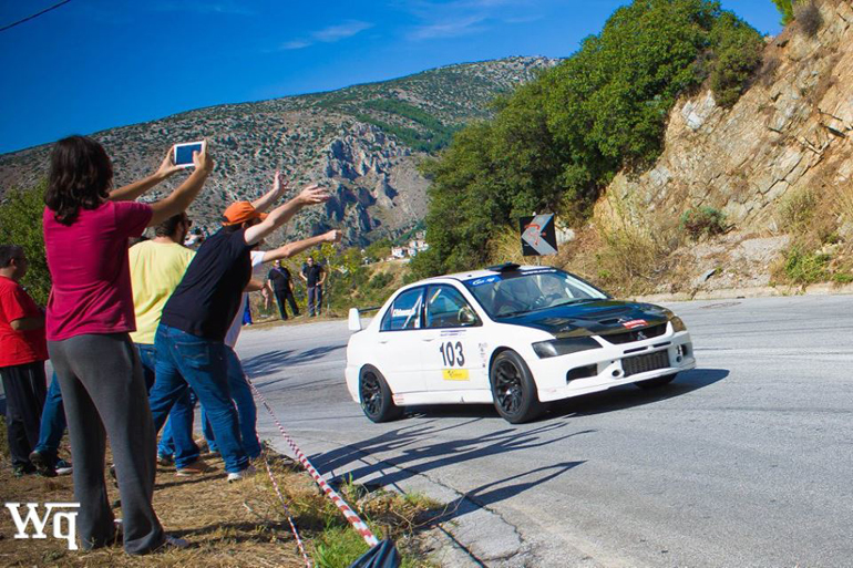 O Κώστας Πατσουρέας έχει το δικό του τρόπο να ξεσηκώνει τους θεατές...
