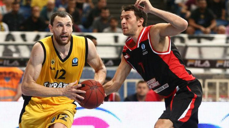 Eurocup: Λουκάς… λαμπρός οδηγεί την ΑΕΚ στην πρόκριση