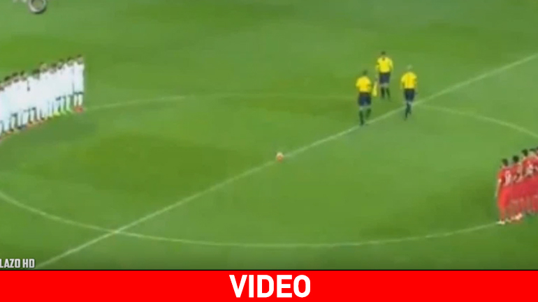 Αποδοκιμασίες Τούρκων οπαδών κατά τη διάρκεια ενός λεπτού σιγή για τους νεκρούς του Παρισιού Αποδοκιμασίες Τούρκων οπαδών κατά τη διάρκεια ενός λεπτού σιγή για τους νεκρούς του Παρισιού