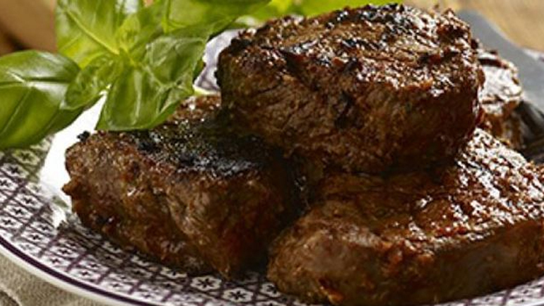 Μπριζόλες μαριναρισμένες με λιαστή ντομάτα