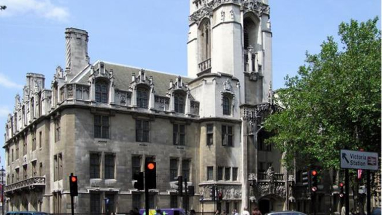 Ανώτατο Δικαστήριο: Οι αλλοδαποί σύζυγοι Βρετανών πρέπει να μιλούν αγγλικά για να παραμείνουν στην χώρα