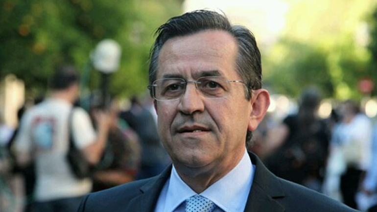 Νικολόπουλος από το περιστύλιο της Βουλής: Καταψηφίζω, δεν παραιτούμαι