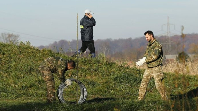Σκόπια: Ξεκινά η ανέγερση φράχτη στα σύνορα με την Ελλάδα