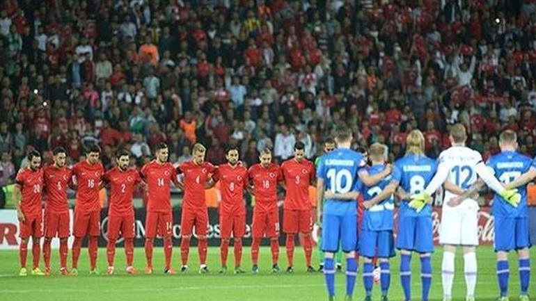 Ο Ερντογάν έψεξε τους Τούρκους φιλάθλους για την ασέβεια στον εθνικό μας ύμνο