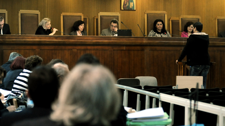 «Δεν θυμάμαι τίποτα» ανέφερε ο ιδιοκτήτης του «Κοραλιού» στη δίκη της Χρυσής Αυγής «Δεν θυμάμαι τίποτα» ανέφερε ο ιδιοκτήτης του «Κοραλιού» στη δίκη της Χρυσής Αυγής