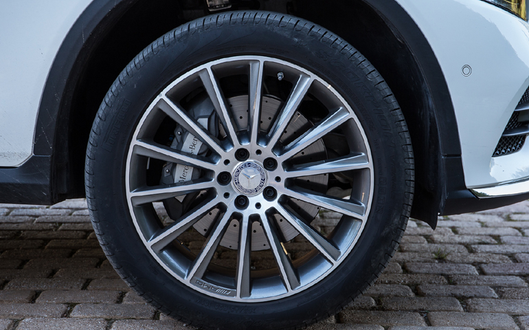 Εντυπωσιακές ζάντες 20 ιντσών της AMG