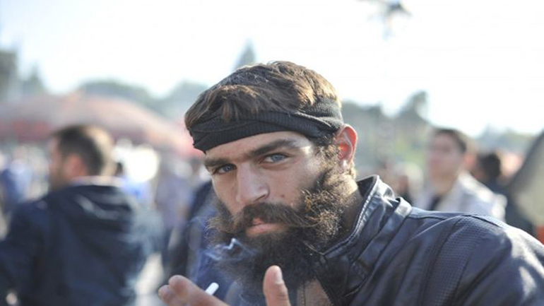 Η πρώτη τηλεοπτική συνέντευξη του hot Κρητικού που έγινε viral!