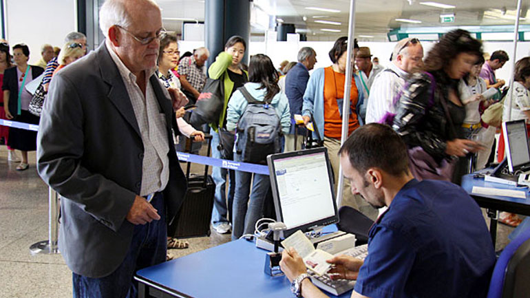 Συνελήφθησαν δυο Σύροι με πλαστά διαβατήρια στη Ρώμη
